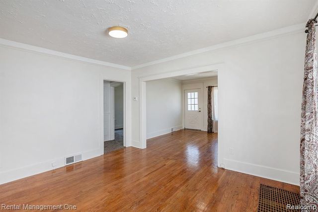 838 Pinecrest Drive, Ferndale, MI 48220