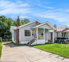 838 Pinecrest Drive, Ferndale, MI 48220