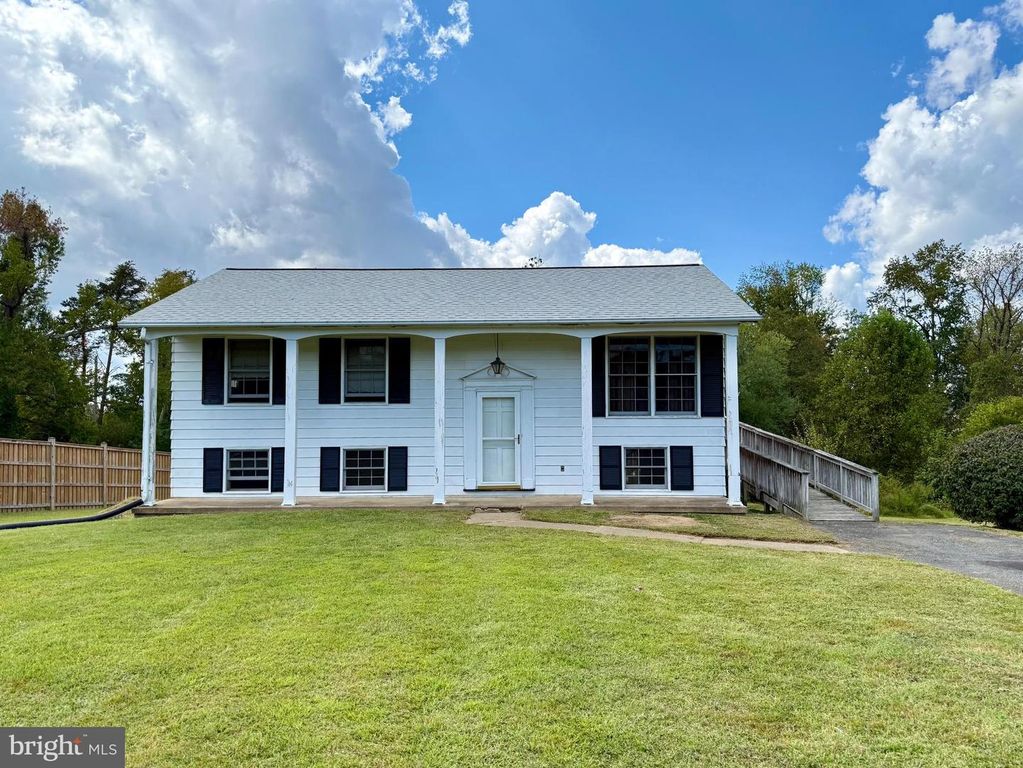 657 TRUSLOW RD, Fredericksburg, VA 22406