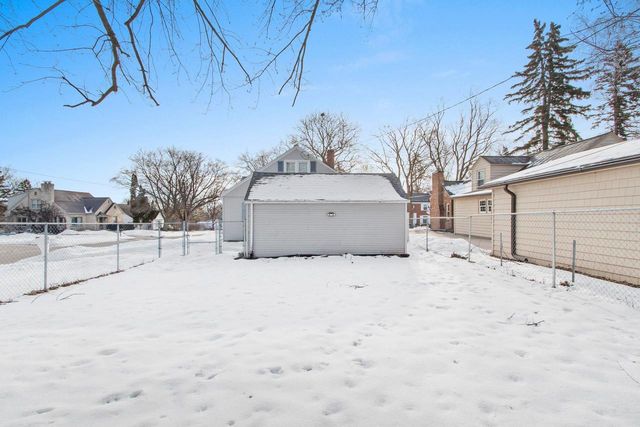 220 E WHITNEY STREET, Green Bay, WI 54301