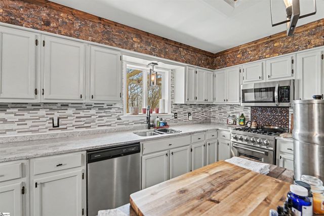 327 Hillside Church Road, Fountain Inn, SC 29644