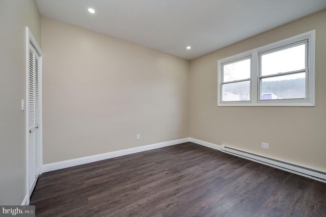 724 E CENTRE ST, Mahanoy City, PA 17948