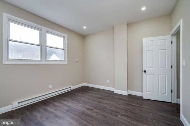 724 E CENTRE ST, Mahanoy City, PA 17948