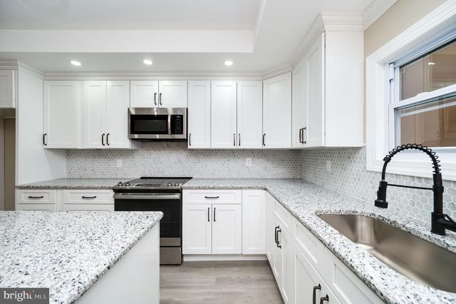 724 E CENTRE ST, Mahanoy City, PA 17948