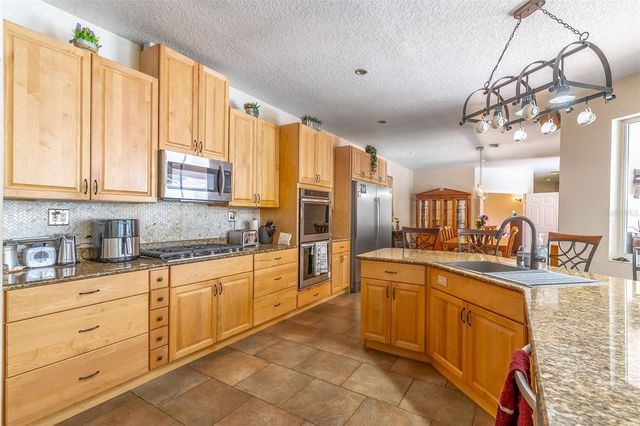 2013 QUAIL HOLLOW DR, Deland, FL 32720