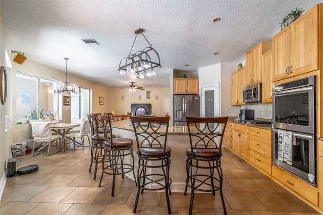2013 QUAIL HOLLOW DR, Deland, FL 32720