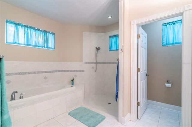 2013 QUAIL HOLLOW DR, Deland, FL 32720