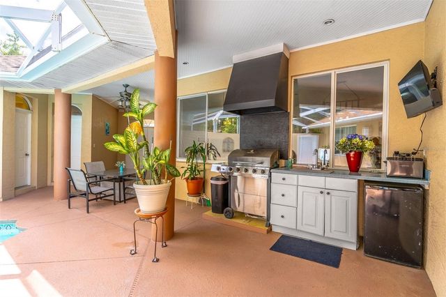 2013 QUAIL HOLLOW DR, Deland, FL 32720
