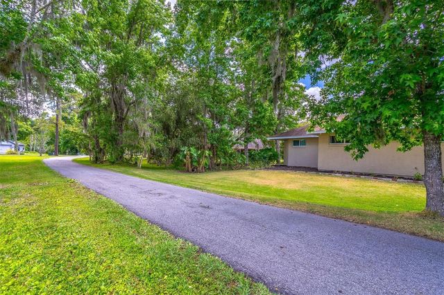 2013 QUAIL HOLLOW DR, Deland, FL 32720