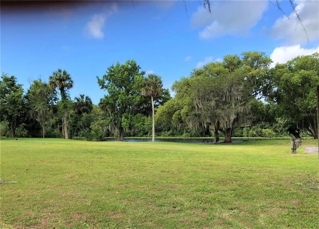 2013 QUAIL HOLLOW DR, Deland, FL 32720