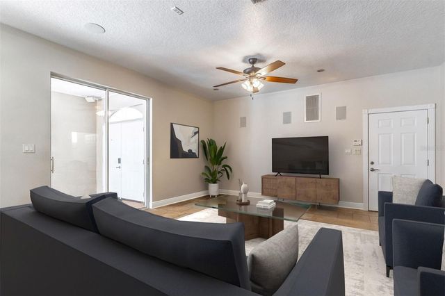 2013 QUAIL HOLLOW DR, Deland, FL 32720
