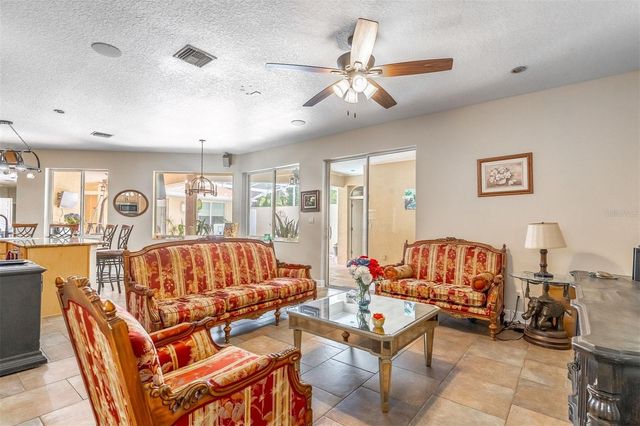 2013 QUAIL HOLLOW DR, Deland, FL 32720