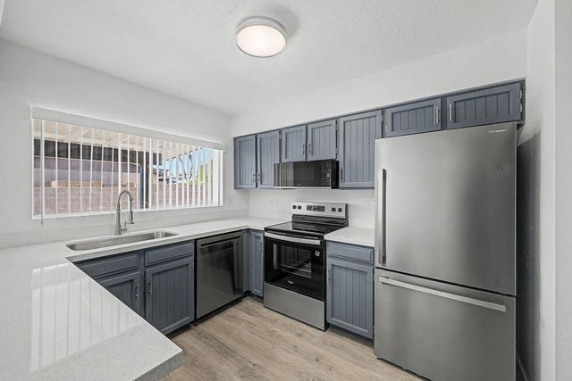 935 W Santa Cruz Drive, Tempe, AZ 85282