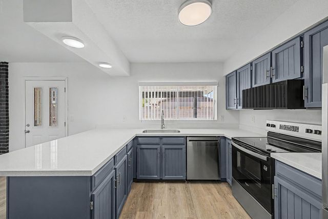 935 W Santa Cruz Drive, Tempe, AZ 85282