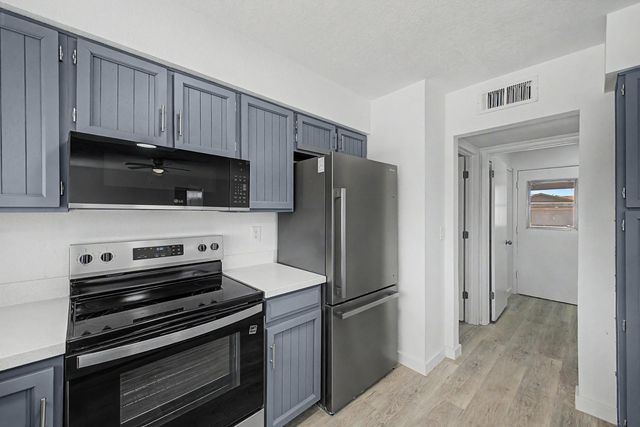 935 W Santa Cruz Drive, Tempe, AZ 85282
