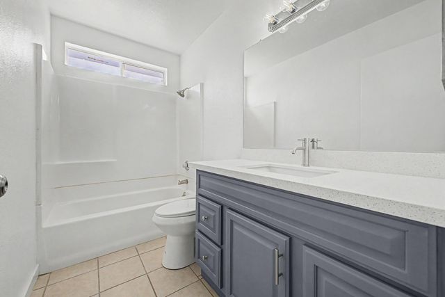 935 W Santa Cruz Drive, Tempe, AZ 85282