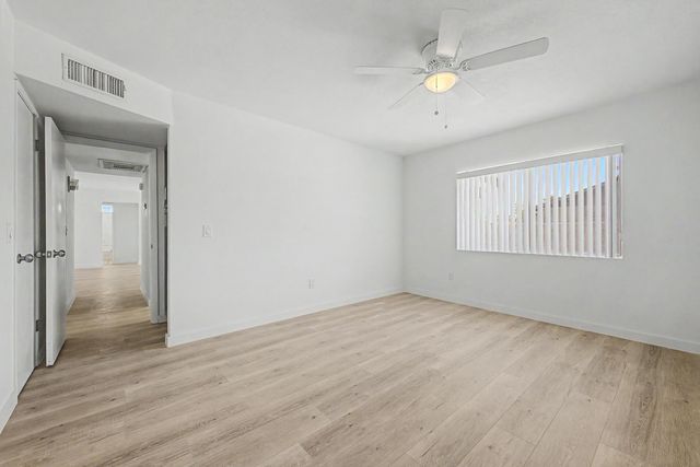 935 W Santa Cruz Drive, Tempe, AZ 85282
