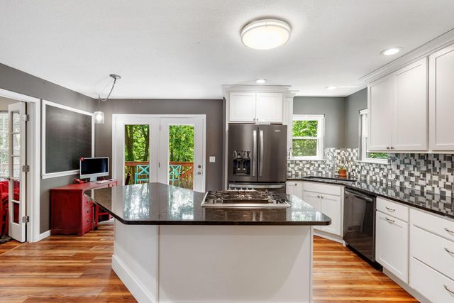 1902 MARY ELLEN DR, Columbia, MO 65202