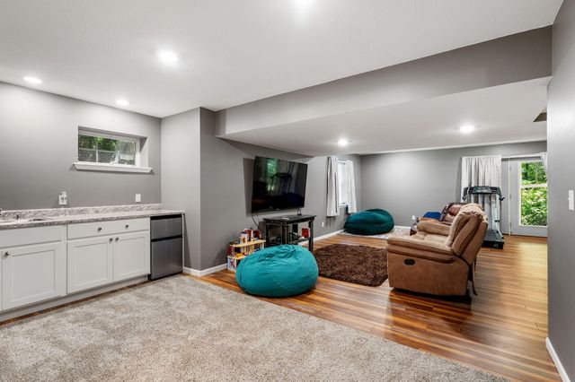 1902 MARY ELLEN DR, Columbia, MO 65202