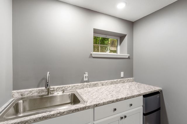 1902 MARY ELLEN DR, Columbia, MO 65202