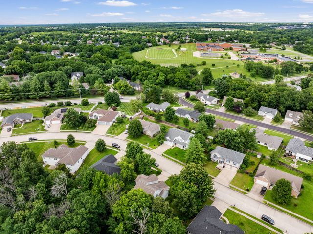 1902 MARY ELLEN DR, Columbia, MO 65202