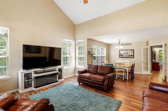1902 MARY ELLEN DR, Columbia, MO 65202