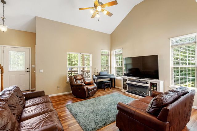 1902 MARY ELLEN DR, Columbia, MO 65202