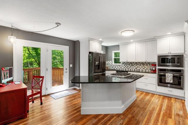 1902 MARY ELLEN DR, Columbia, MO 65202