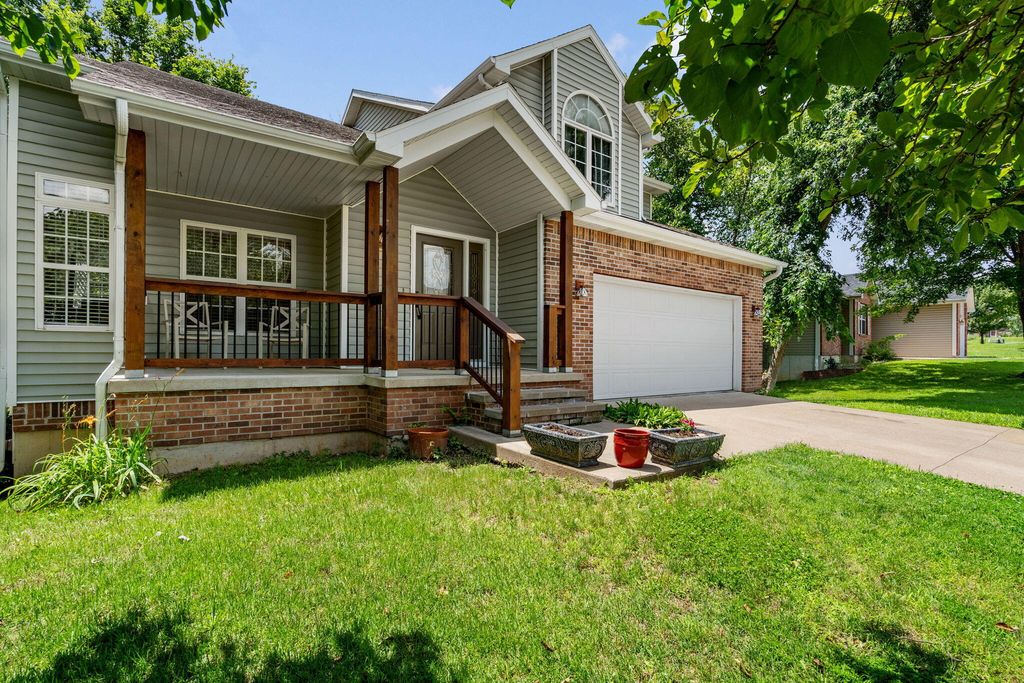 1902 MARY ELLEN DR, Columbia, MO 65202