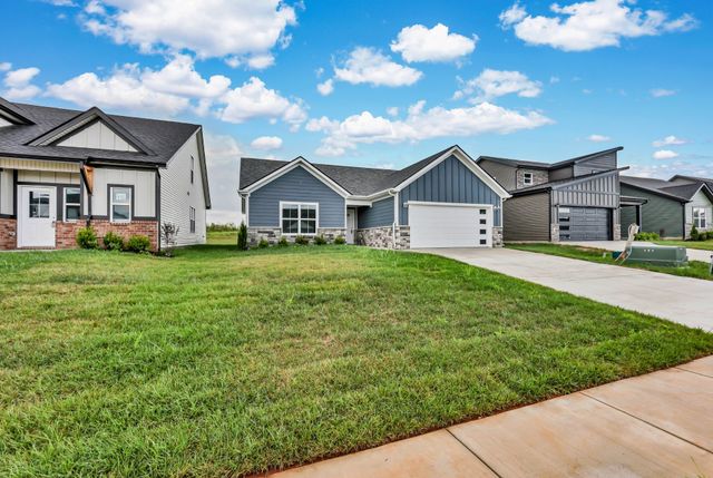 2721 Brewster Dr, Clarksville, TN 37042