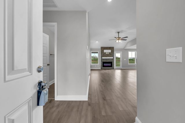 2721 Brewster Dr, Clarksville, TN 37042