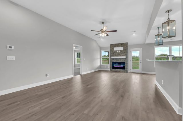 2721 Brewster Dr, Clarksville, TN 37042