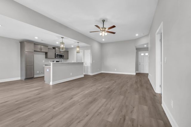 2721 Brewster Dr, Clarksville, TN 37042