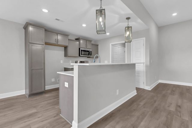 2721 Brewster Dr, Clarksville, TN 37042
