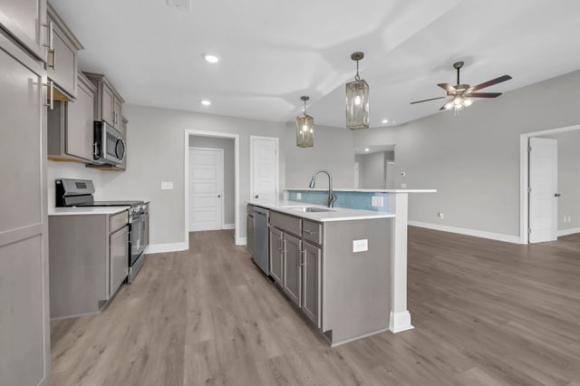 2721 Brewster Dr, Clarksville, TN 37042