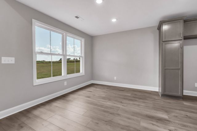 2721 Brewster Dr, Clarksville, TN 37042