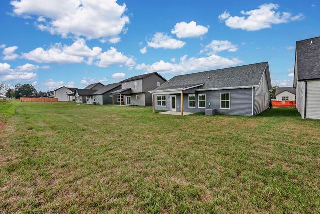 2721 Brewster Dr, Clarksville, TN 37042