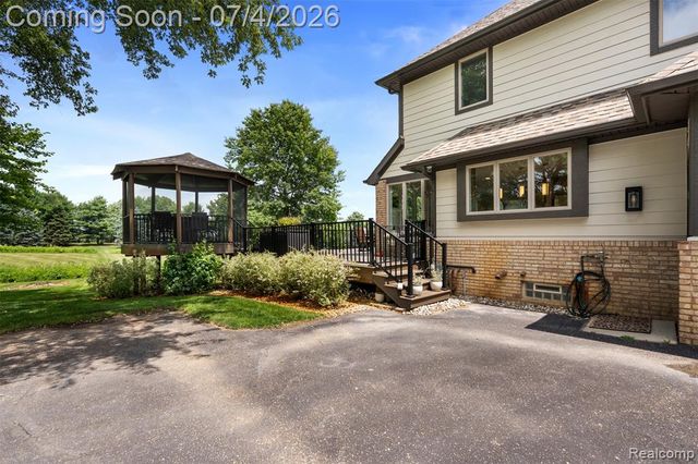 55550 Lee Road, New Hudson, MI 48165