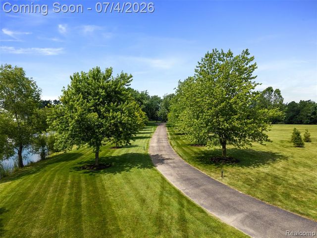 55550 Lee Road, New Hudson, MI 48165