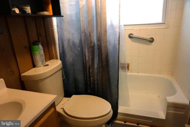 264 SELIG RD, Pocono Lake, PA 18347