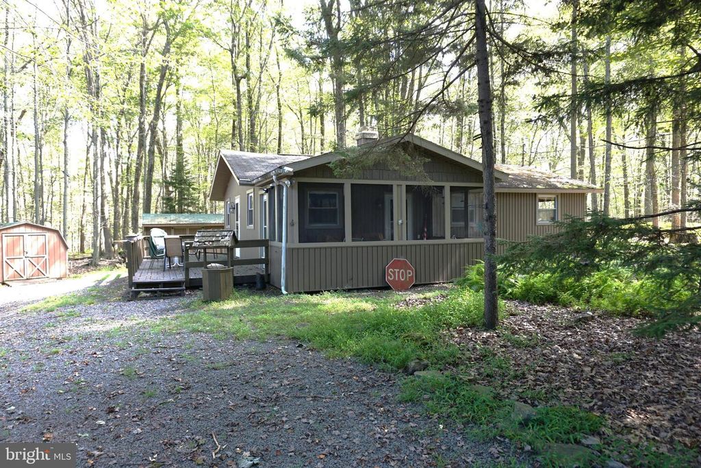 264 SELIG RD, Pocono Lake, PA 18347