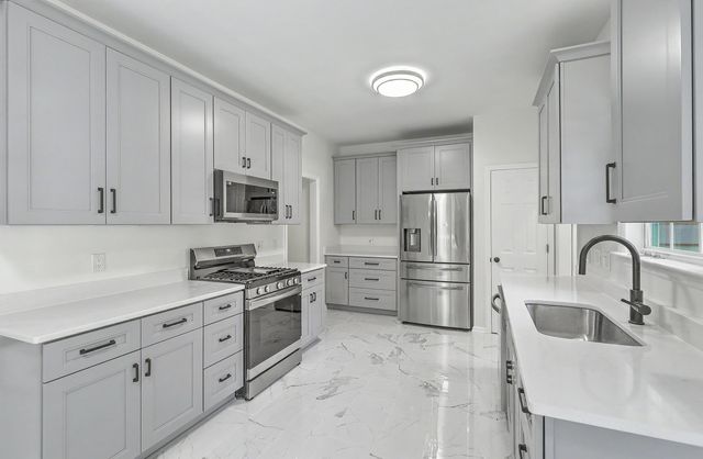 2033 Shoal Creek Court, Summerville, SC 29483