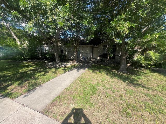 2363 Willow Dr, Portland, TX 78374