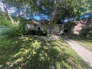 2363 Willow Dr, Portland, TX 78374
