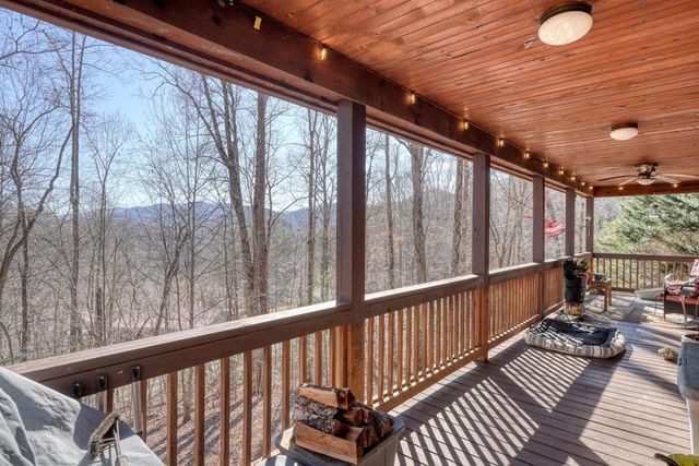525 Tay Walk Way, Hiawassee, GA 30546