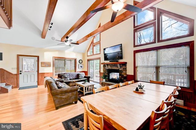 136 PINEKNOLL DR, Lake Harmony, PA 18624