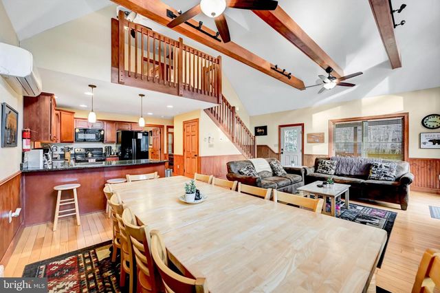 136 PINEKNOLL DR, Lake Harmony, PA 18624