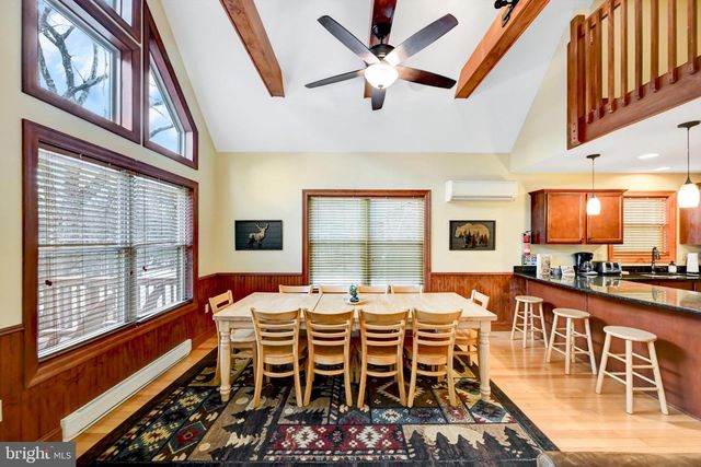 136 PINEKNOLL DR, Lake Harmony, PA 18624