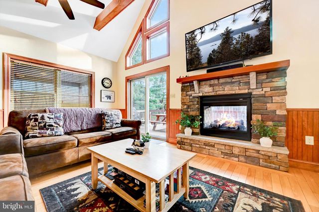 136 PINEKNOLL DR, Lake Harmony, PA 18624