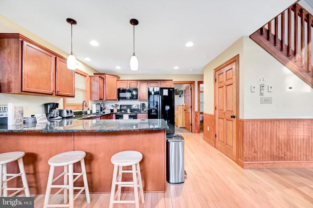 136 PINEKNOLL DR, Lake Harmony, PA 18624